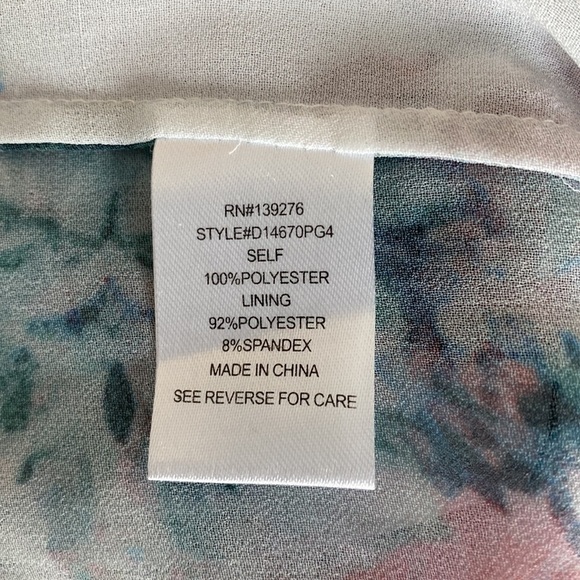 Daniel Rainn top. Sleeveless. Beautiful floral print on white. Size Medium
C - Picture 4 of 8